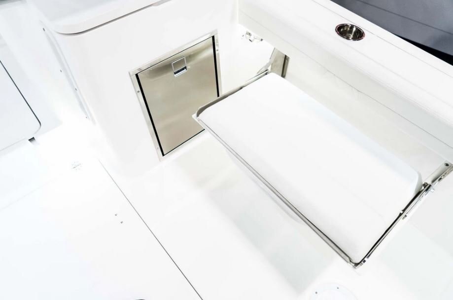 2026 EdgeWater 280CX Crossover Series