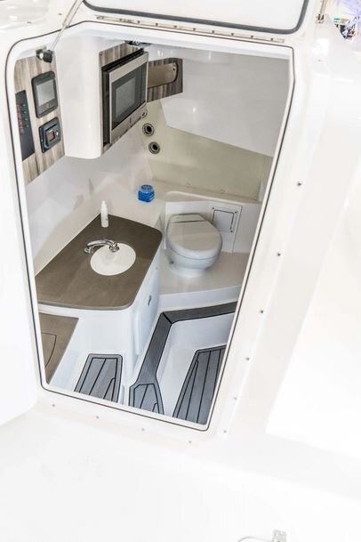 2026 EdgeWater 280CX Crossover Series