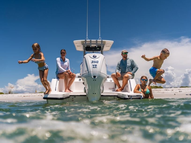 2026 EdgeWater 250CC Center Console Series