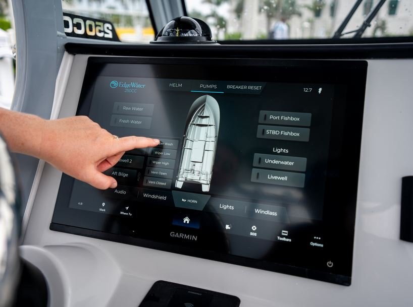 2026 EdgeWater 250CC Center Console Series