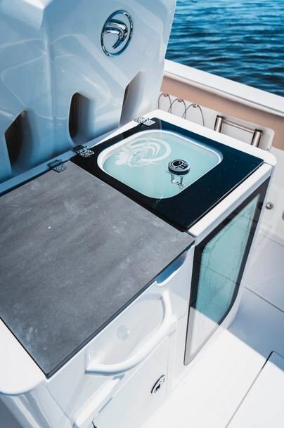 2026 EdgeWater 262CC Center Console Series