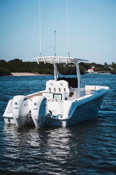 2026 EdgeWater 262CC Center Console Series