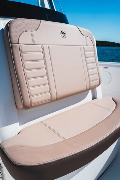 2026 EdgeWater 262CC Center Console Series