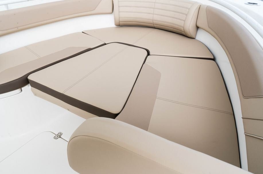 2026 EdgeWater 325CC Center Console Series