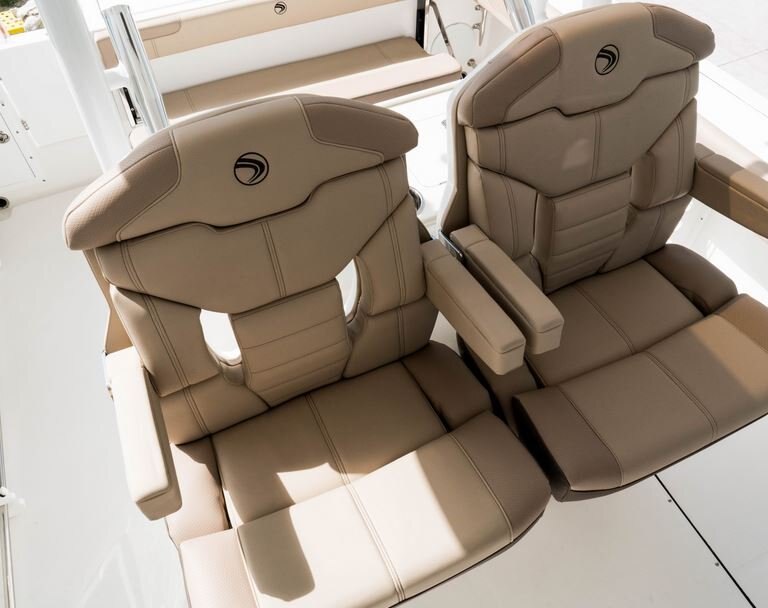 2026 EdgeWater 325CC Center Console Series