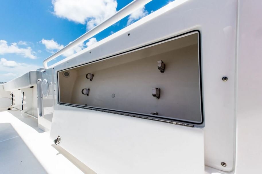 2026 EdgeWater 325CC Center Console Series