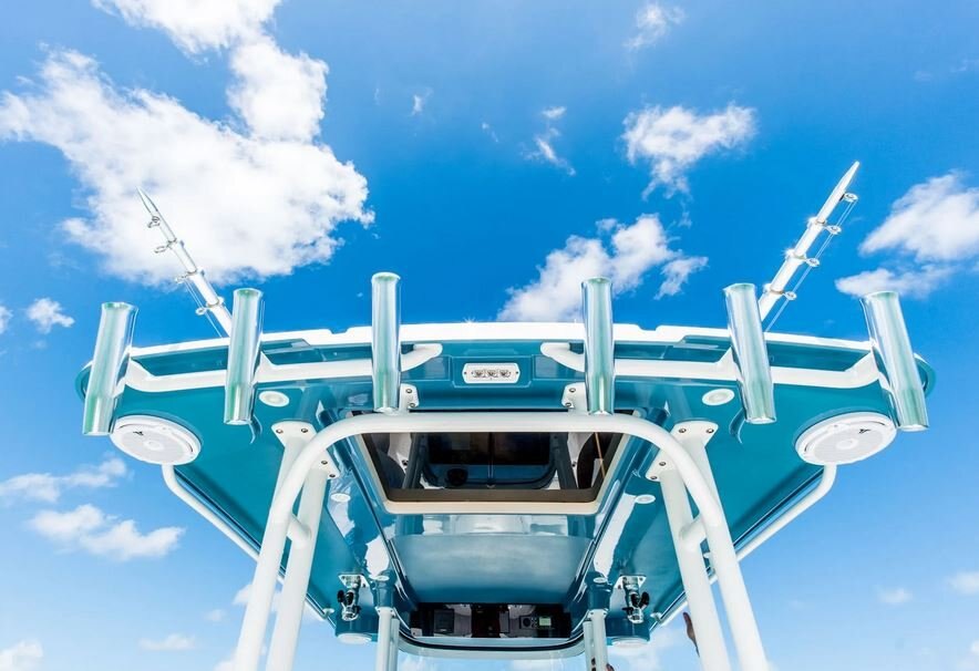 2026 EdgeWater 325CC Center Console Series