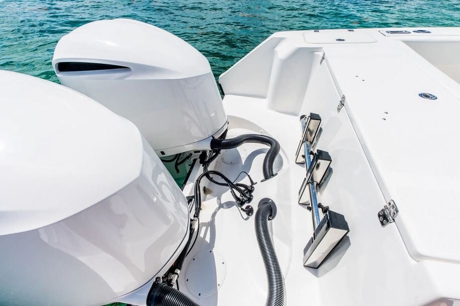 2026 EdgeWater 325CC Center Console Series