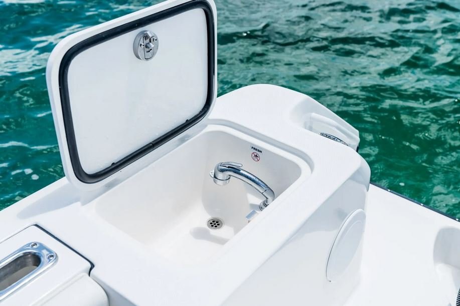 2026 EdgeWater 325CC Center Console Series