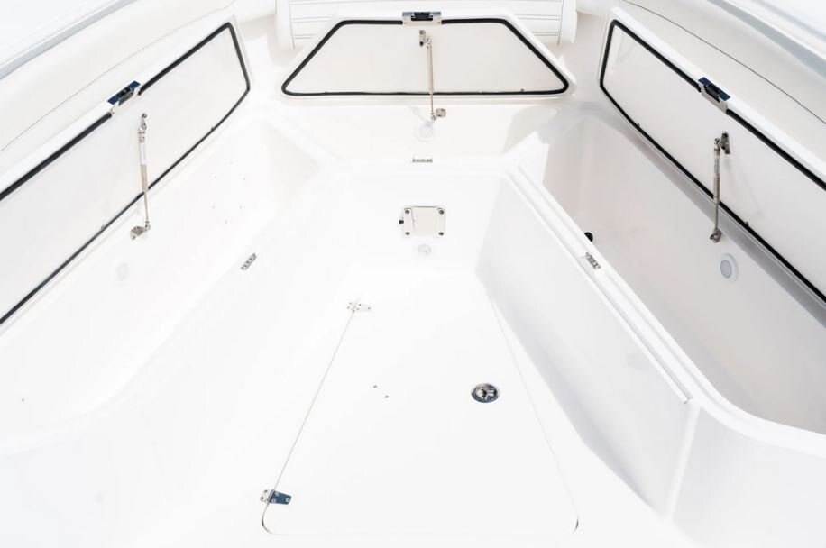 2026 EdgeWater 340CC Center Console Series