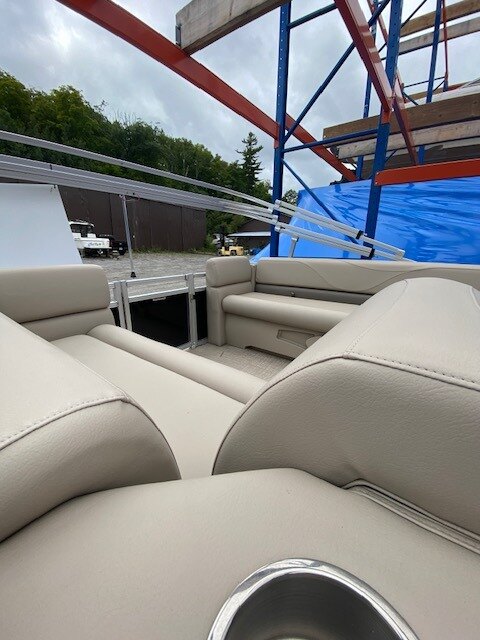 2023 Legend Boats Q Series LE 21 Lounge