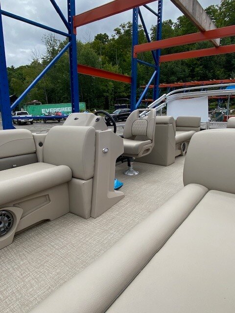 2023 Legend Boats Q Series LE 21 Lounge