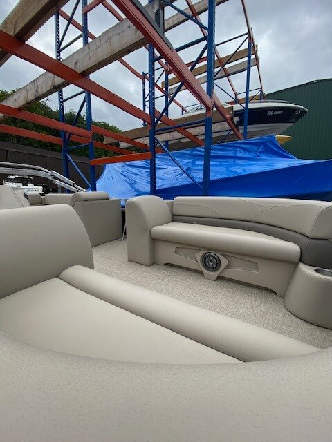 2023 Legend Boats Q Series LE 21 Lounge