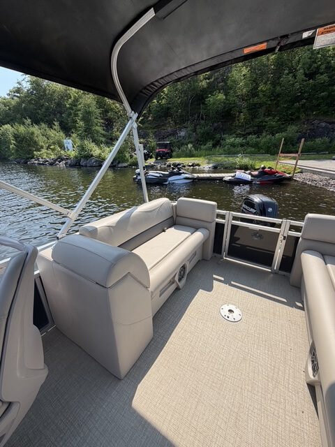 2023 Legend Boats Q Series LE 21 Lounge