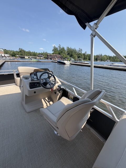 2023 Legend Boats Q Series LE 21 Lounge