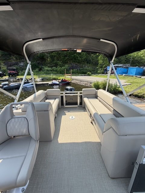 2023 Legend Boats Q Series LE 21 Lounge