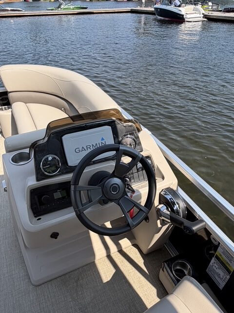 2023 Legend Boats Q Series LE 21 Lounge