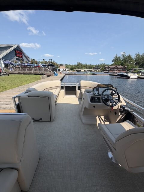 2023 Legend Boats Q Series LE 21 Lounge