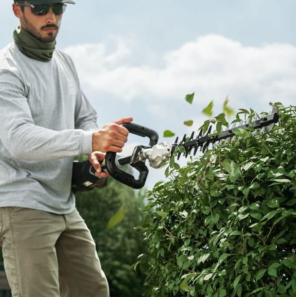 EGO Commercial 21” Short Pole Hedge Trimmer HTX5300 P