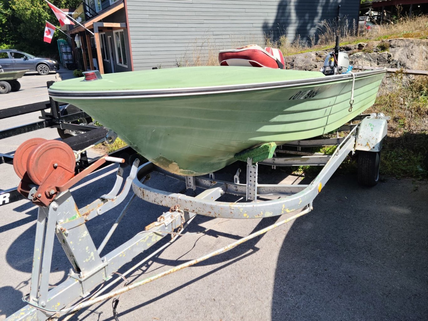 1978 Doral fiberglass fishing boat with trailer no motor
