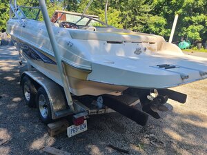 2005 Rinker 212 Captiva Bowrider
