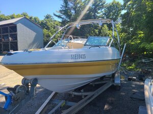 2005 Rinker 212 Captiva Bowrider