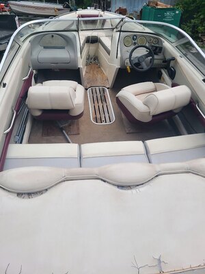 1995 Maxum 200 SR with 5.0L Mercruiser and trailer project boat.