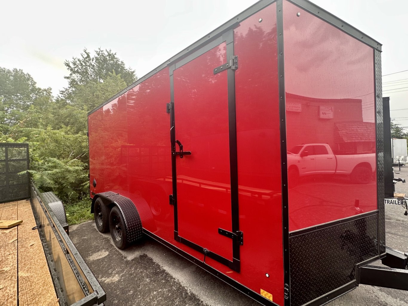 Discovery Rover SE Victory Red