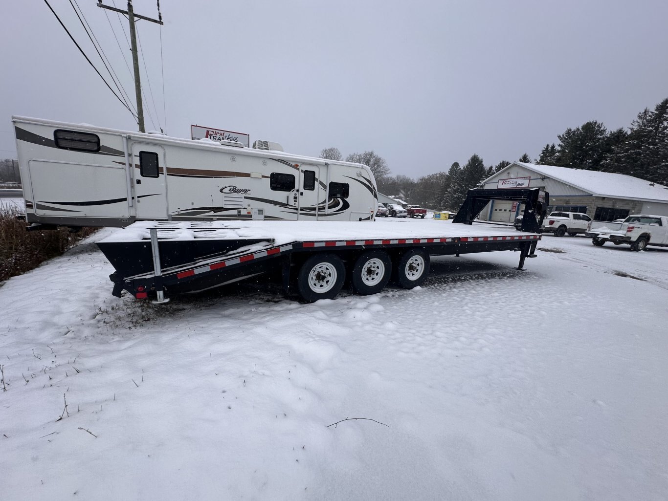Like New 2022 Canada Trailer 25' 21k Gooseneck