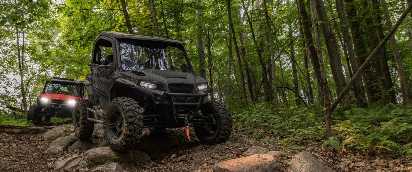 2025 Polaris GENERAL XP 4 1000 Ultimate Indy Red