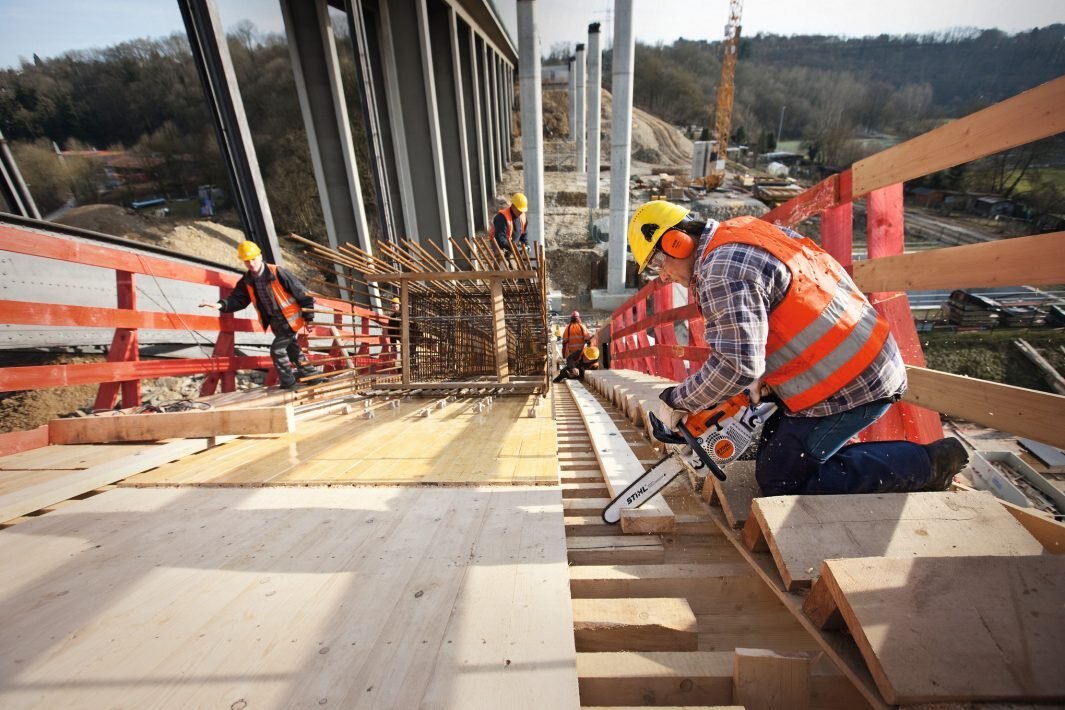 STIHL MS 261 C-M CHAIN SAW 11412000713