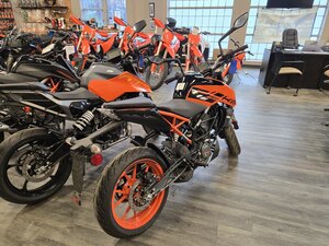2023 KTM Duke 200