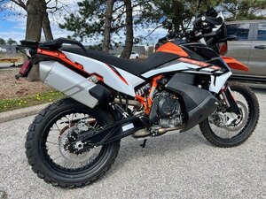 GREAT CONDITION 2022 KTM 890 ADVENTURE R