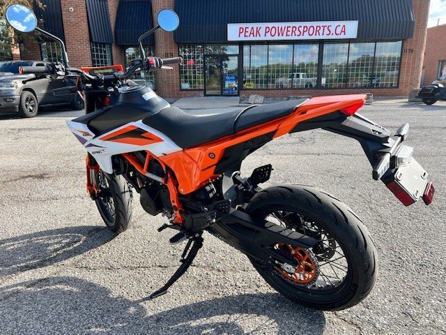 2026 KTM 390 SMC R