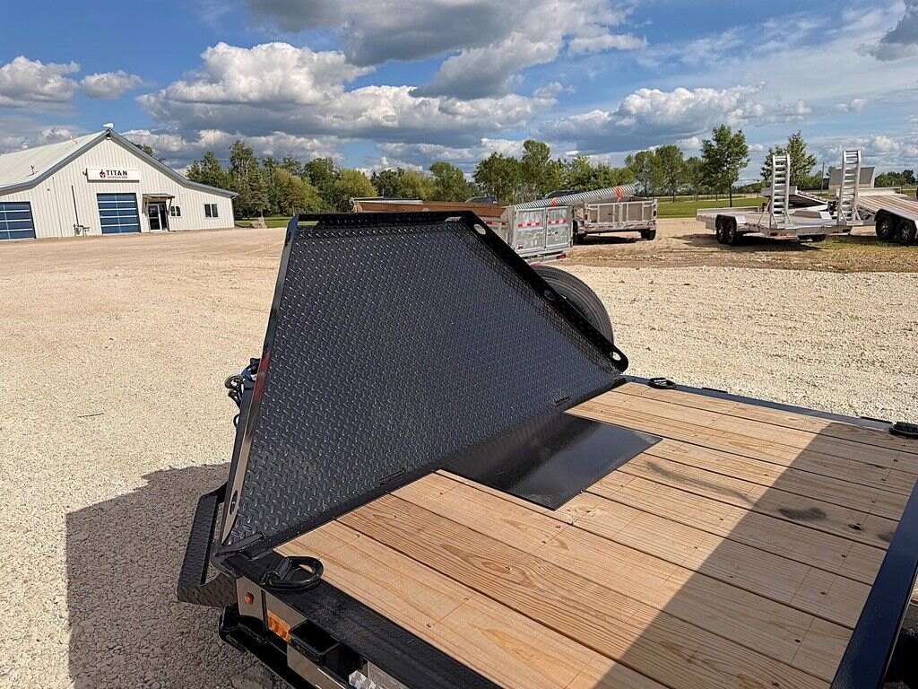 2026 Diamond C 20' Gravity Tilt Deck HDT 15.5k Trailer
