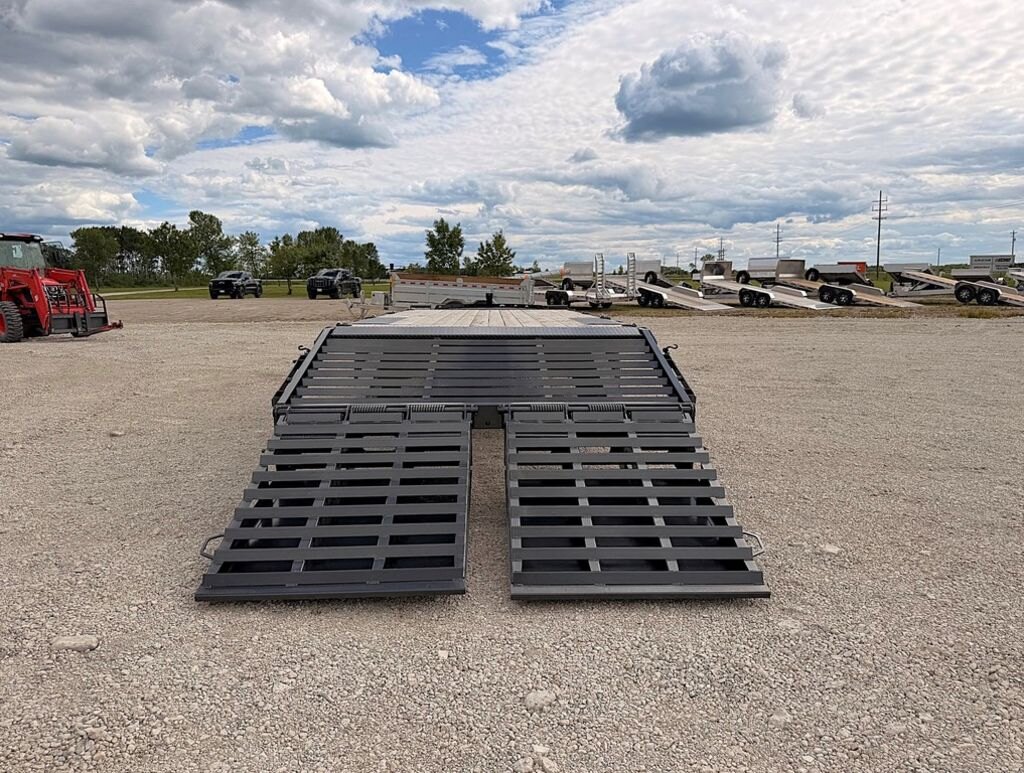 2026 Diamond C 24' Equipment Deckover DEC 23k Trailer
