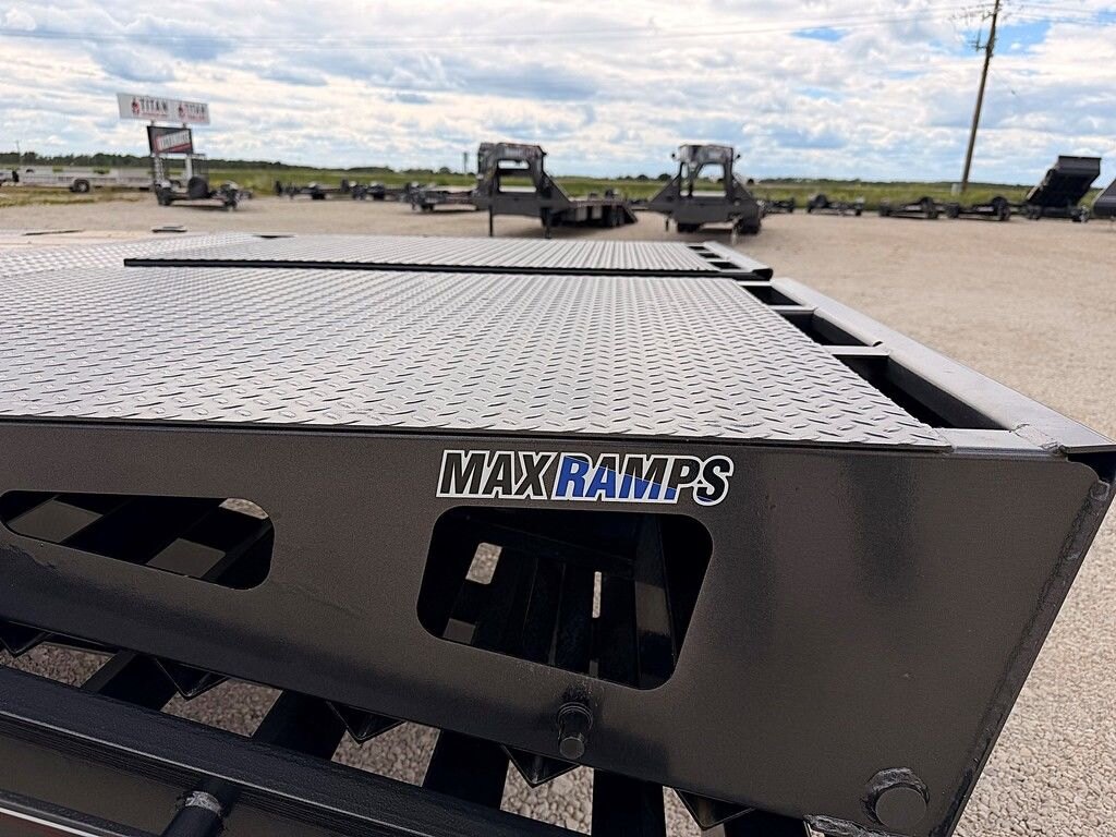 2026 Diamond C 24' Equipment Deckover DEC 23k Trailer
