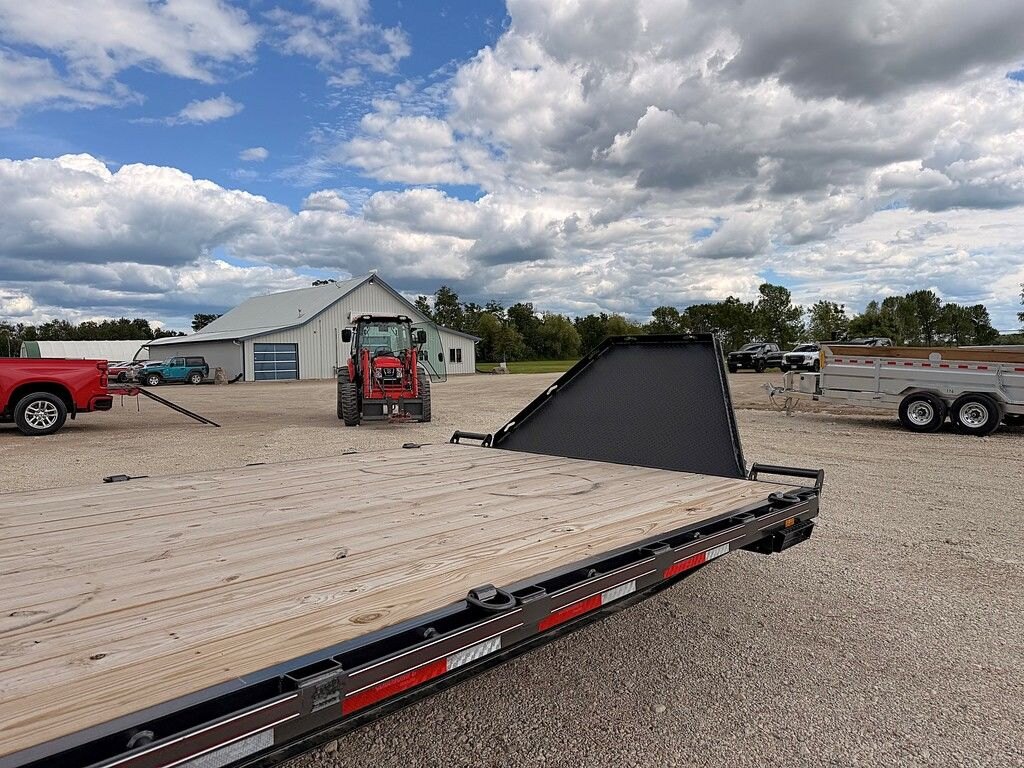 2026 Diamond C 24' Equipment Deckover DEC 23k Trailer
