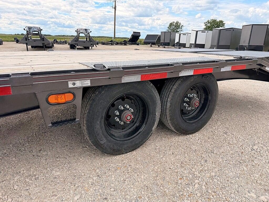 2026 Diamond C 24' Equipment Deckover DEC 23k Trailer