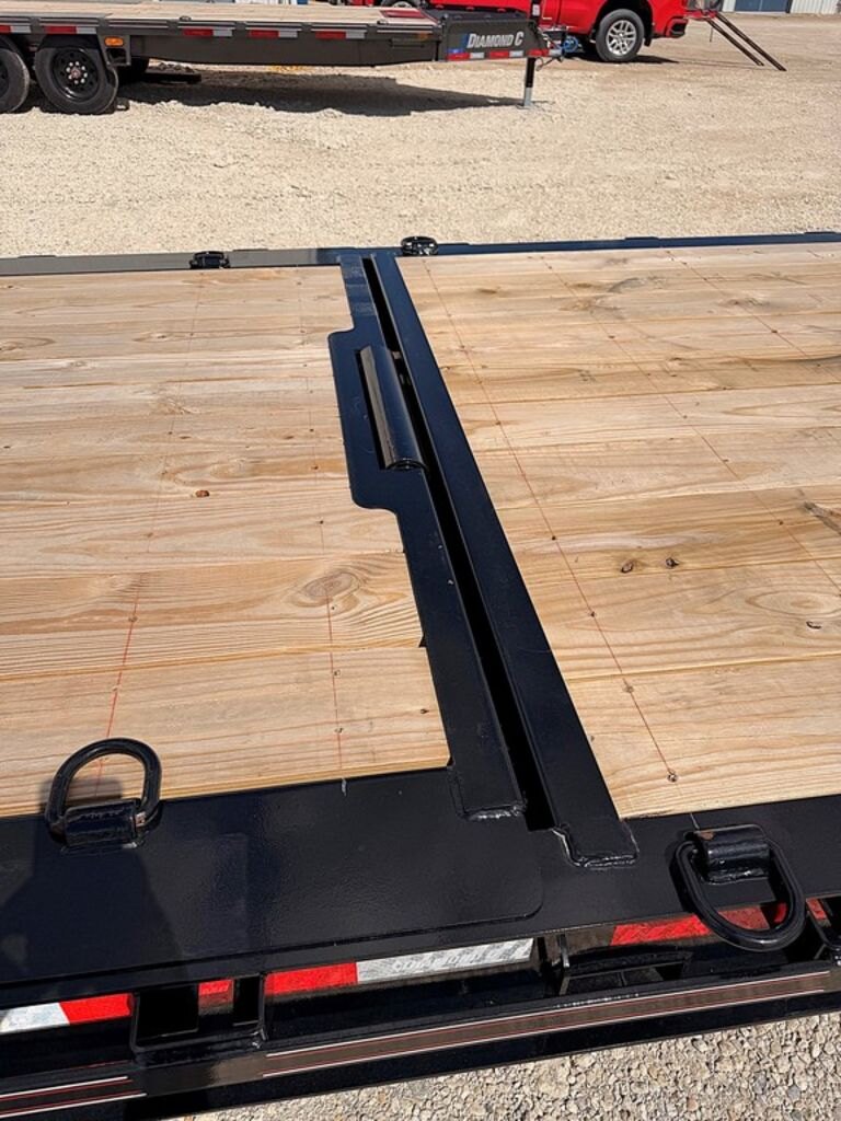 2026 Diamond C 24' Gravity Tilt Deck HDT 23k Trailer