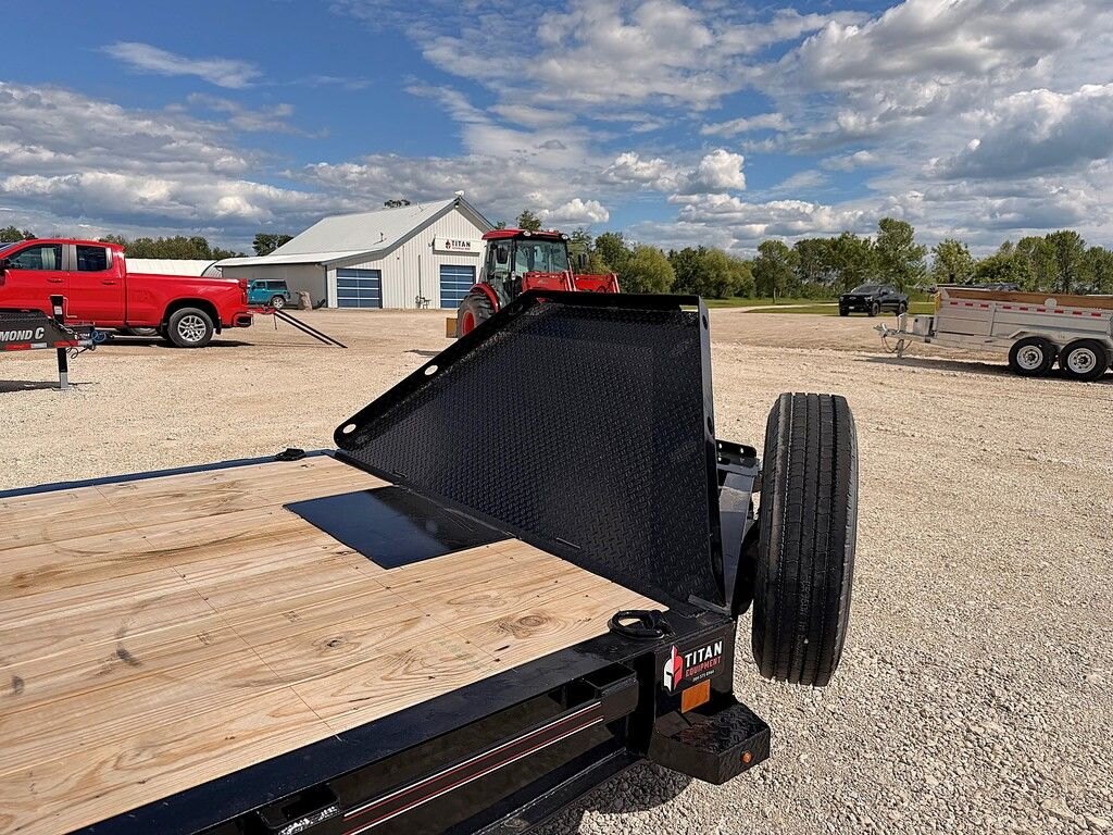 2026 Diamond C 24' Gravity Tilt Deck HDT 23k Trailer