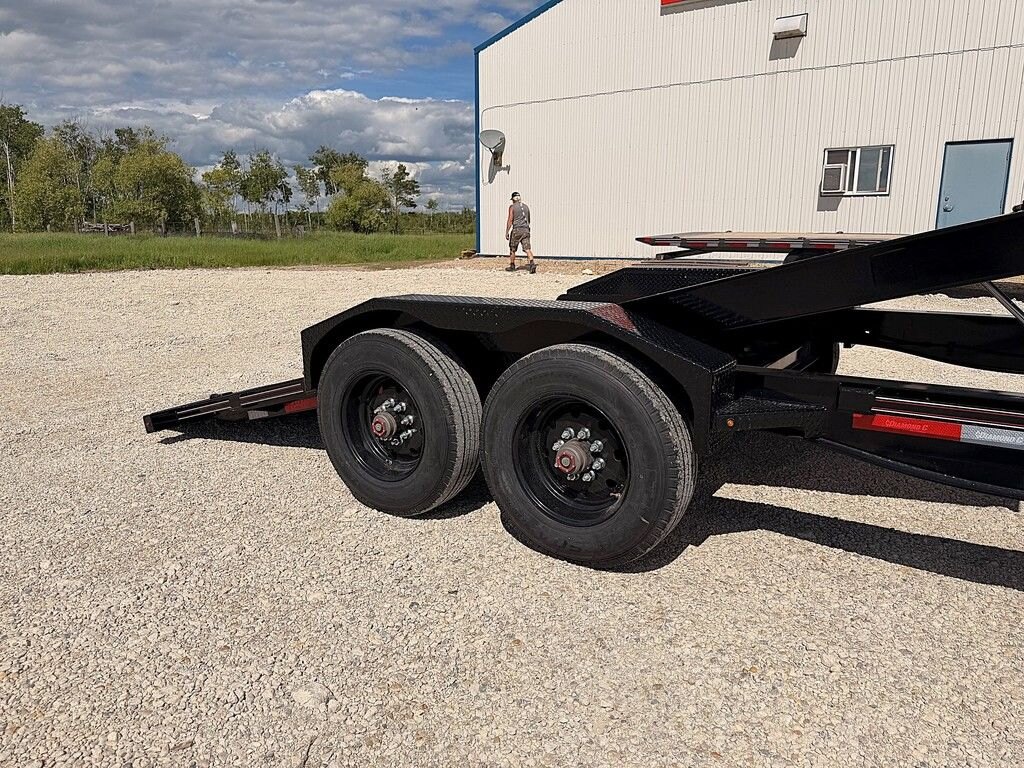 2026 Diamond C 24' Gravity Tilt Deck HDT 23k Trailer