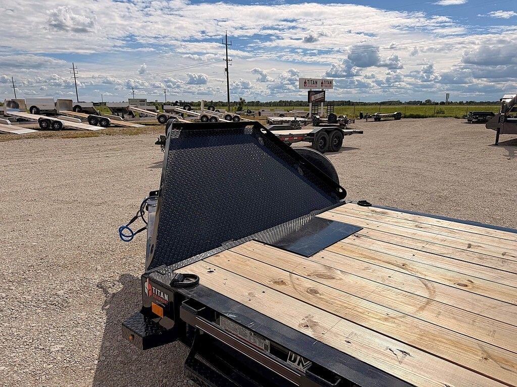 2026 Diamond C 24' Gravity Tilt Deck HDT 23k Trailer