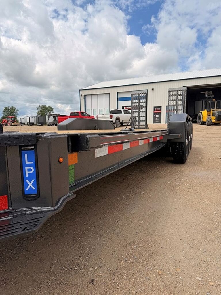 2026 Diamond C 24' Equipment LPX 24k Trailer