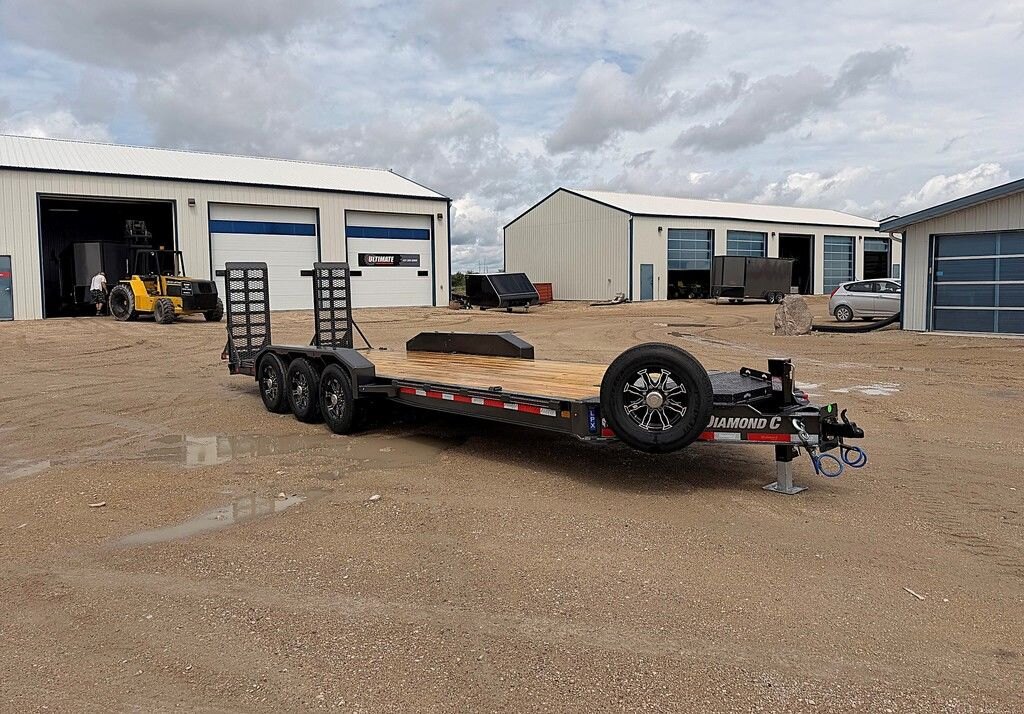 2026 Diamond C 24' Equipment LPX 24k Trailer