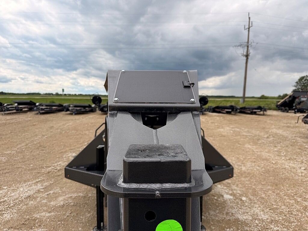 2026 Diamond C 35' Gooseneck HDT 40k Trailer