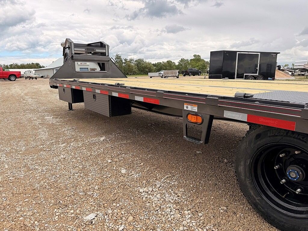 2026 Diamond C 35' Gooseneck HDT 40k Trailer