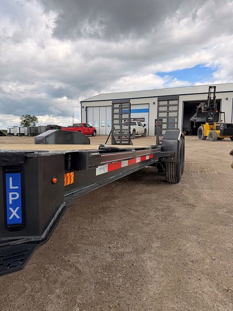 2026 Diamond C 20' Equipment 15.5k Trailer