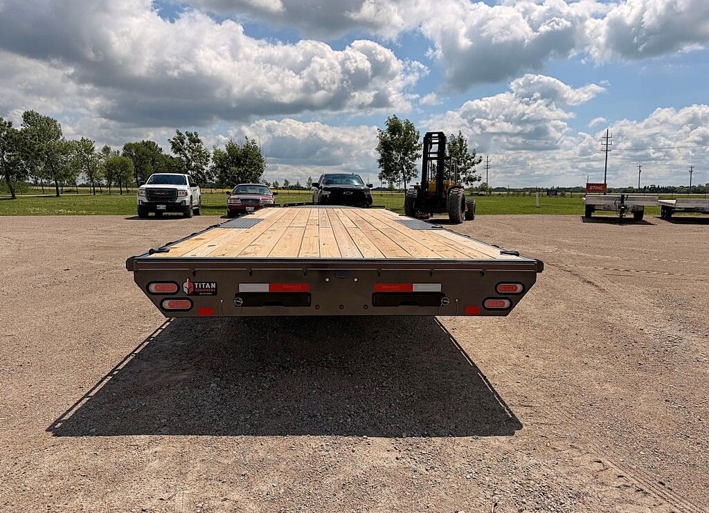 2026 Diamond C 24' Equipment Deckover DEC 18k Trailer
