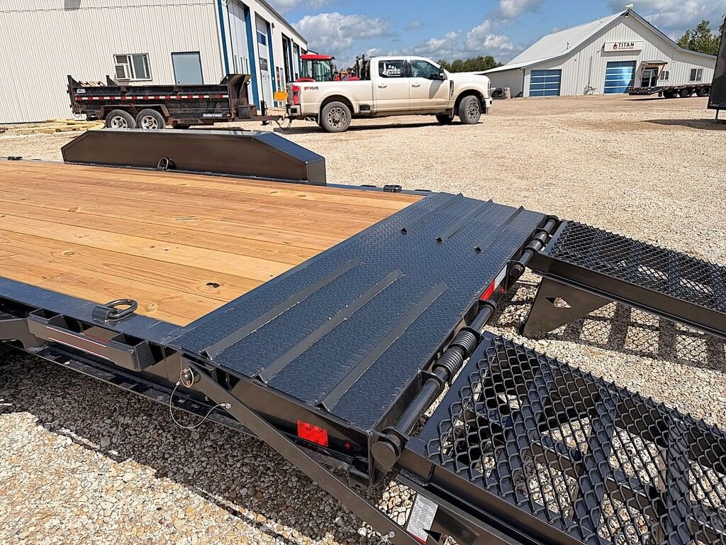 2027 Diamond C 24' Equipment LPX 24k Trailer